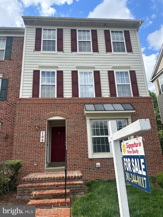 view of front of home featuring brick siding