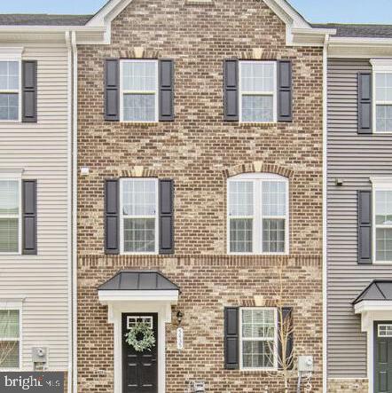 townhome / multi-family property with brick siding