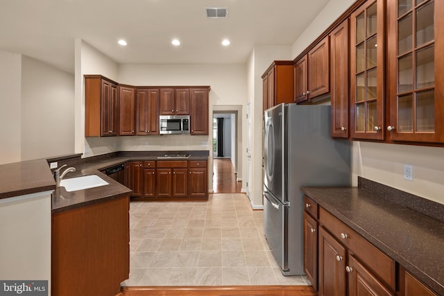 kitchen with a sink, stainless steel appliances, visible vents, and recessed lighting