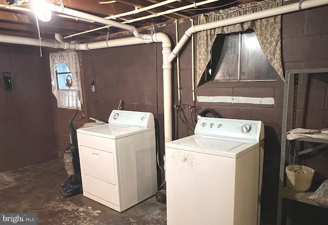laundry area with laundry area and washing machine and clothes dryer