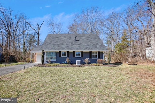 view of front of property featuring a front yard, cooling unit, driveway, roof with shingles, and a garage