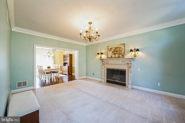 living room with visible vents, baseboards, an inviting chandelier, and crown molding