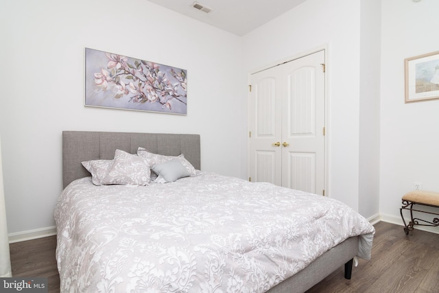 4101D Fullerton Ct, Milford, DE 19963 - bedroom with visible vents, baseboards, a closet, and wood finished floors