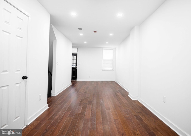 interior space with dark wood-type flooring, recessed lighting, and baseboards