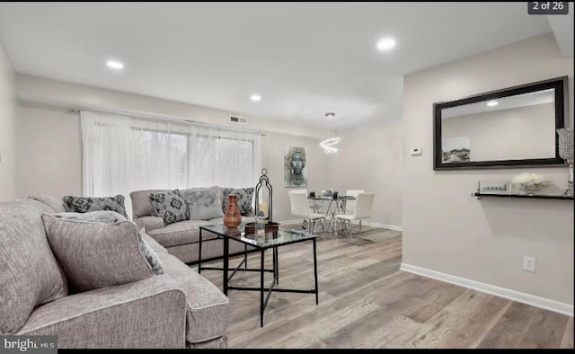 living area featuring recessed lighting, visible vents, baseboards, and light wood-style flooring