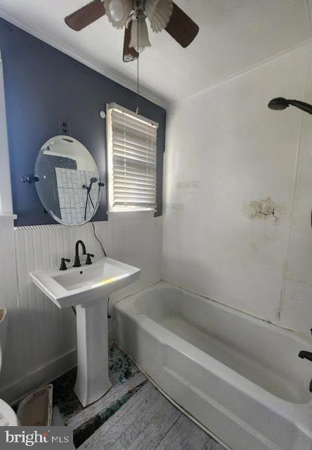 full bath featuring a tub, wood finished floors, and ceiling fan