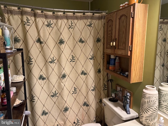 full bathroom with a shower with curtain and toilet