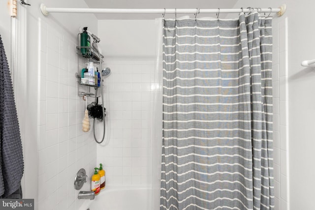 bathroom featuring shower / bath combo with shower curtain