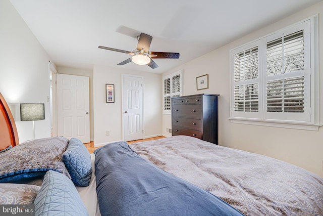 bedroom with baseboards and a ceiling fan