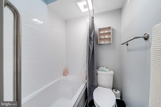 bathroom featuring toilet and shower / tub combo with curtain