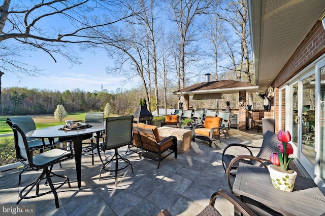 view of patio with an outdoor kitchen, an outdoor hangout area, and outdoor dining area