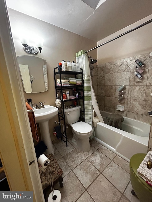 2834 Edgecombe Cir S, Baltimore, MD 21215 - full bathroom featuring shower / bathtub combination with curtain and tile patterned flooring