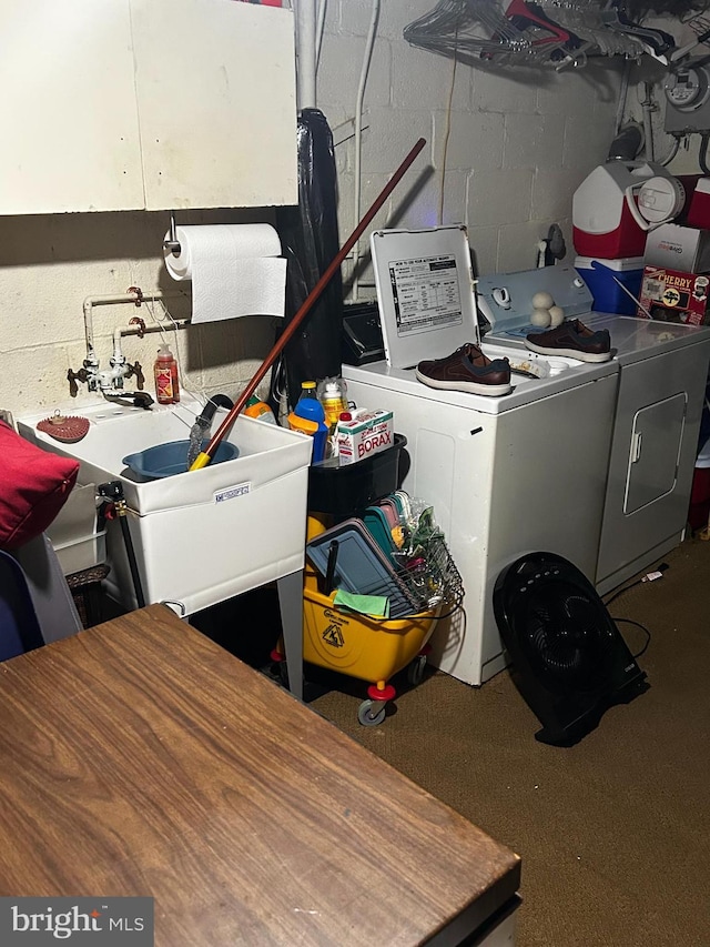2834 Edgecombe Cir S, Baltimore, MD 21215 - washroom with washer and clothes dryer and concrete block wall