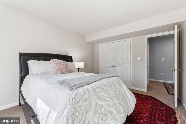 bedroom featuring a closet, baseboards, and carpet floors
