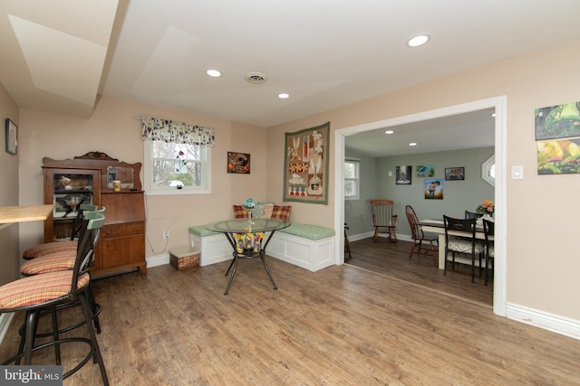 dining space featuring baseboards, visible vents, light wood-style floors, and recessed lighting