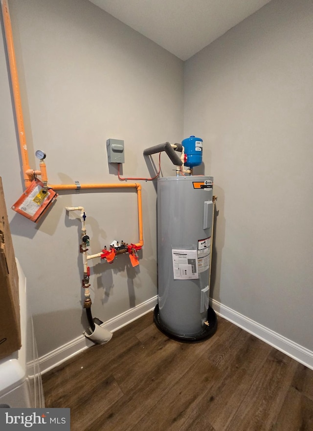 211 Greenland Beach Rd, Baltimore, MD 21226 - utility room with water heater