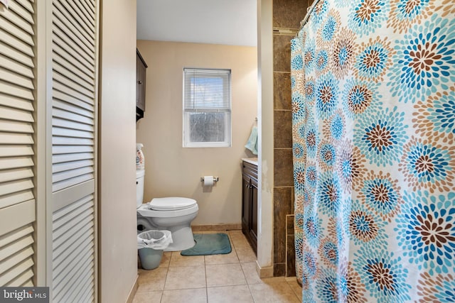 full bathroom featuring vanity, a shower with curtain, baseboards, tile patterned flooring, and toilet