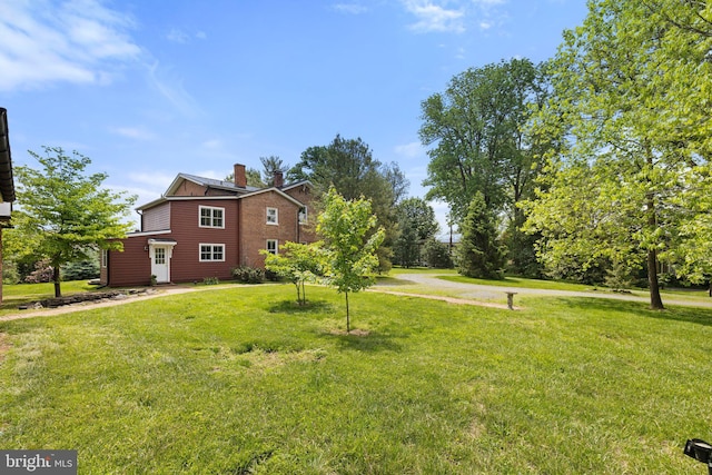 view of green lawn