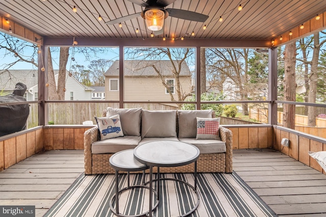 sunroom featuring outdoor lounge area and ceiling fan