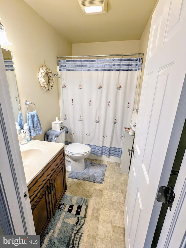 bathroom featuring visible vents, curtained shower, toilet, and vanity