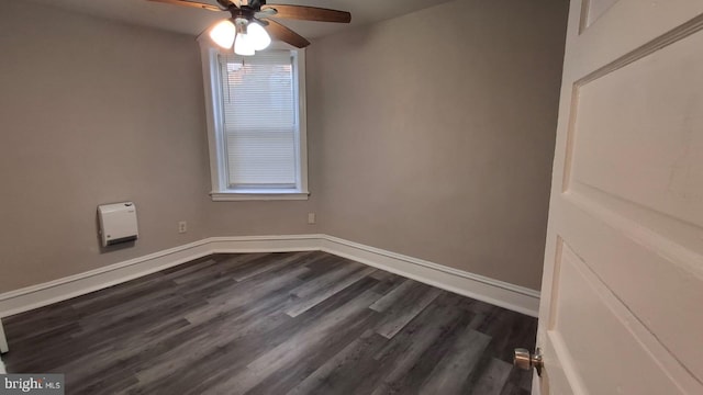 unfurnished room featuring dark wood-type flooring, a ceiling fan, and baseboards