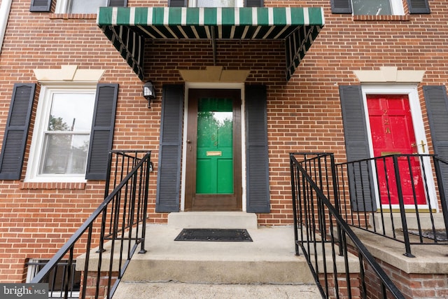 22 E Howell Ave, Alexandria, VA 22301 - property entrance featuring brick siding