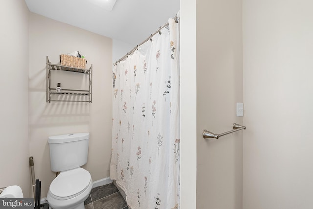 bathroom featuring tile patterned floors, toilet, a shower with shower curtain, and baseboards