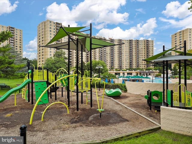 309 Yoakum Pkwy Unit 1003, Alexandria, VA 22304 - community play area with a city view