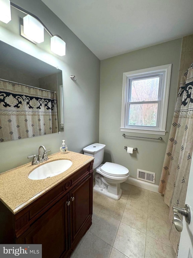 full bath featuring tile patterned flooring, visible vents, baseboards, toilet, and vanity