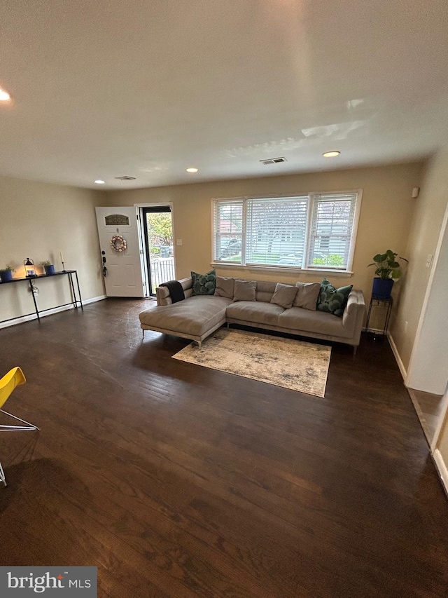 living room featuring recessed lighting, visible vents, baseboards, and wood finished floors