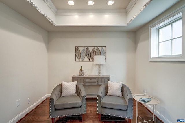 sitting room featuring recessed lighting, wood finished floors, baseboards, and ornamental molding