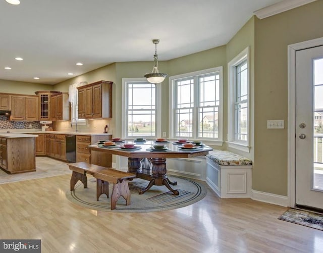 dining room with light wood-style flooring, baseboards, and recessed lighting