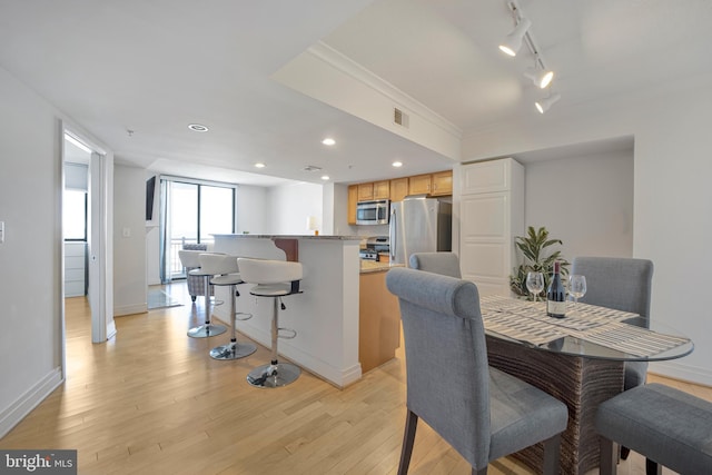 dining room featuring recessed lighting, baseboards, light wood-style floors, and visible vents