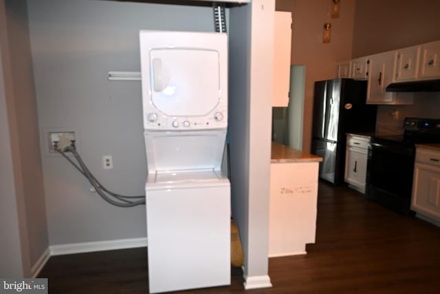 3539 Smokethorn Ct, Waldorf, MD 20602 - clothes washing area with laundry area, stacked washer / drying machine, baseboards, and dark wood-style flooring