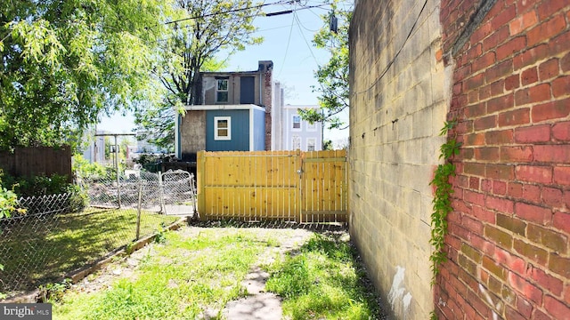 1843 W Pratt St, Baltimore, MD 21223 - view of yard featuring a gate and fence