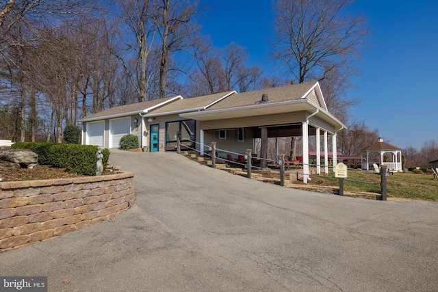 4204 Old Fincastle Rd, Fincastle, VA 24090 - view of front of property with aphalt driveway and fence