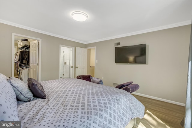 3313 Midland Rd, Fairfax, VA 22031 - bedroom featuring visible vents, crown molding, wood finished floors, baseboards, and a spacious closet