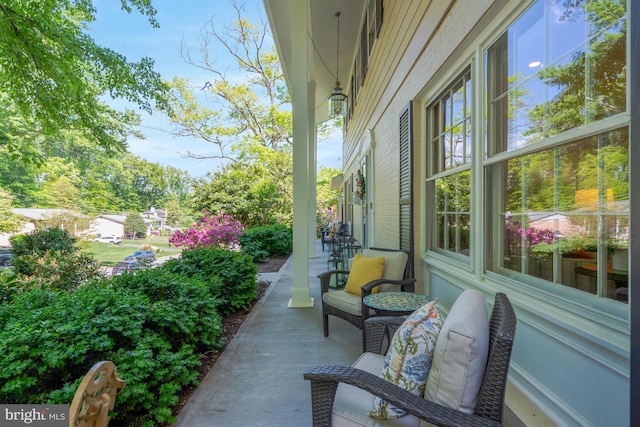 3313 Midland Rd, Fairfax, VA 22031 - view of patio with covered porch