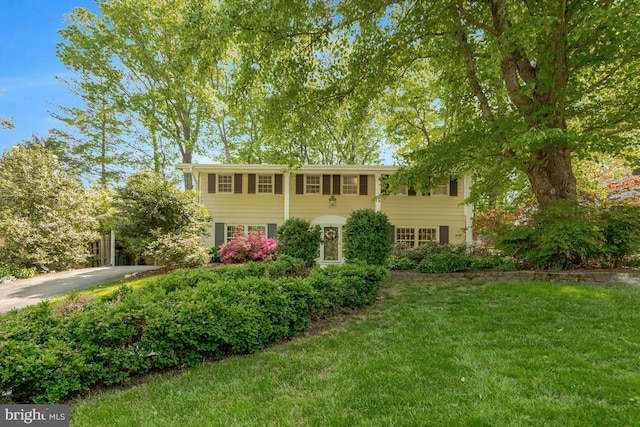3313 Midland Rd, Fairfax, VA 22031 - colonial inspired home with a front yard