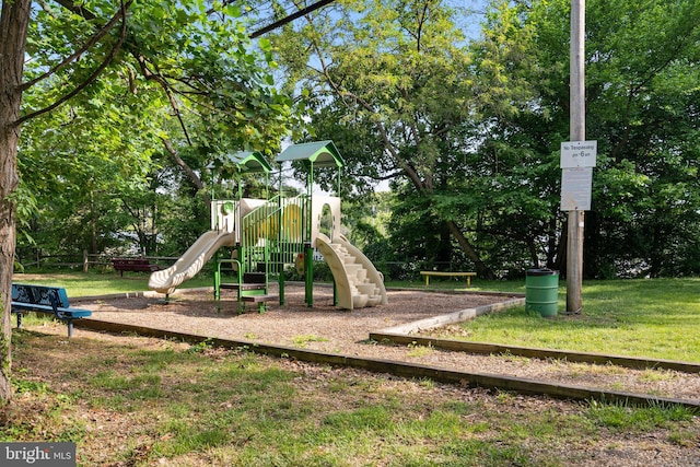 743 Rolling View Dr, Annapolis, MD 21409 - communal playground featuring view of wooded area and a yard