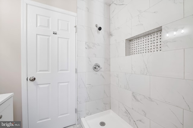 738 N Patterson Park Ave, Baltimore, MD 21205 - bathroom featuring a tile shower