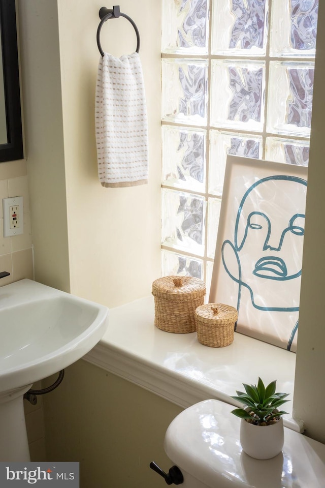 1417 Chapin St NW Unit 506, Washington, DC 20009 - view of bathroom
