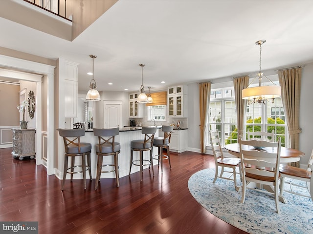 dining area with dark wood-style floors, a chandelier, recessed lighting, and baseboards