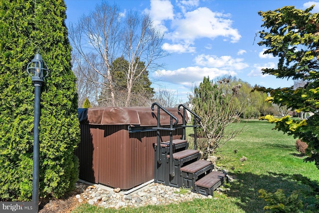 view of yard featuring a hot tub