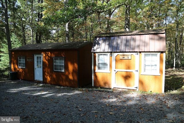 view of outdoor structure with an outdoor structure