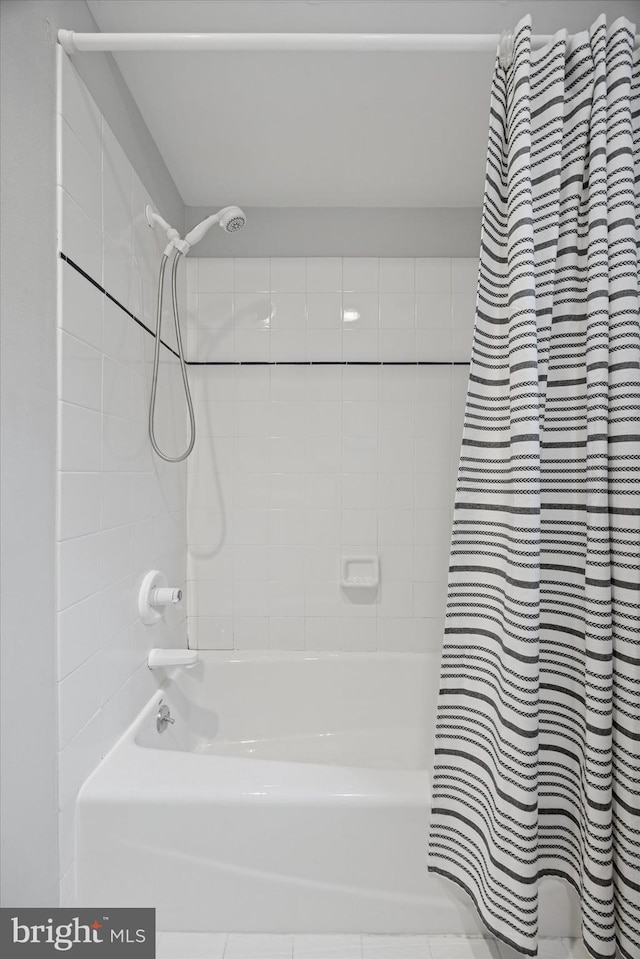 1220 Wendover Rd, Bryn Mawr, PA 19010 - bathroom featuring shower / tub combo with curtain