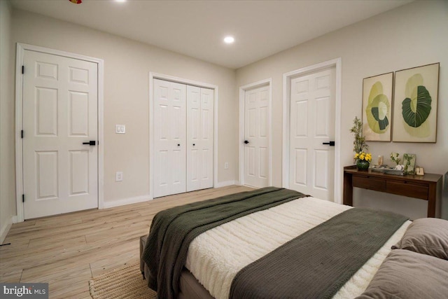 bedroom featuring baseboards, a closet, recessed lighting, and light wood-style flooring