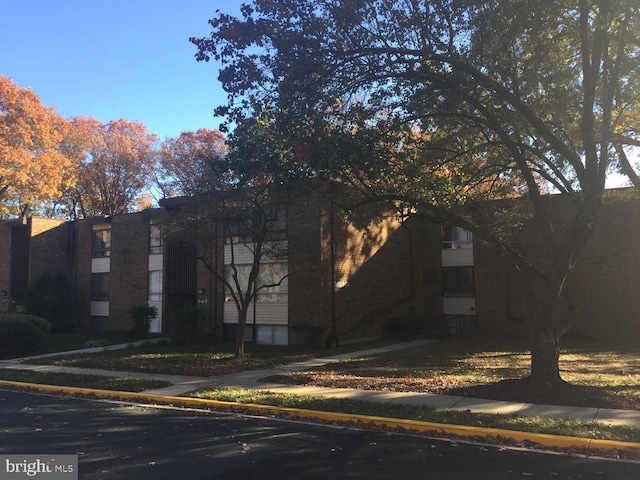 view of front of property featuring uncovered parking