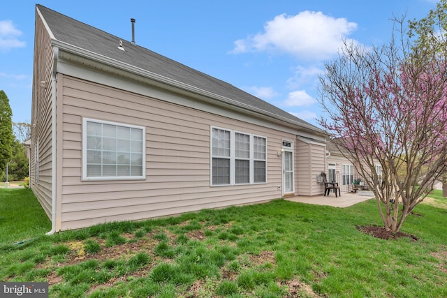 5613 Havenwood Ct, Upper Marlboro, MD 20772 - rear view of property with a patio and a yard