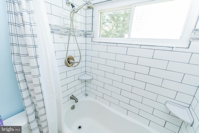 bathroom with shower / tub combo with curtain